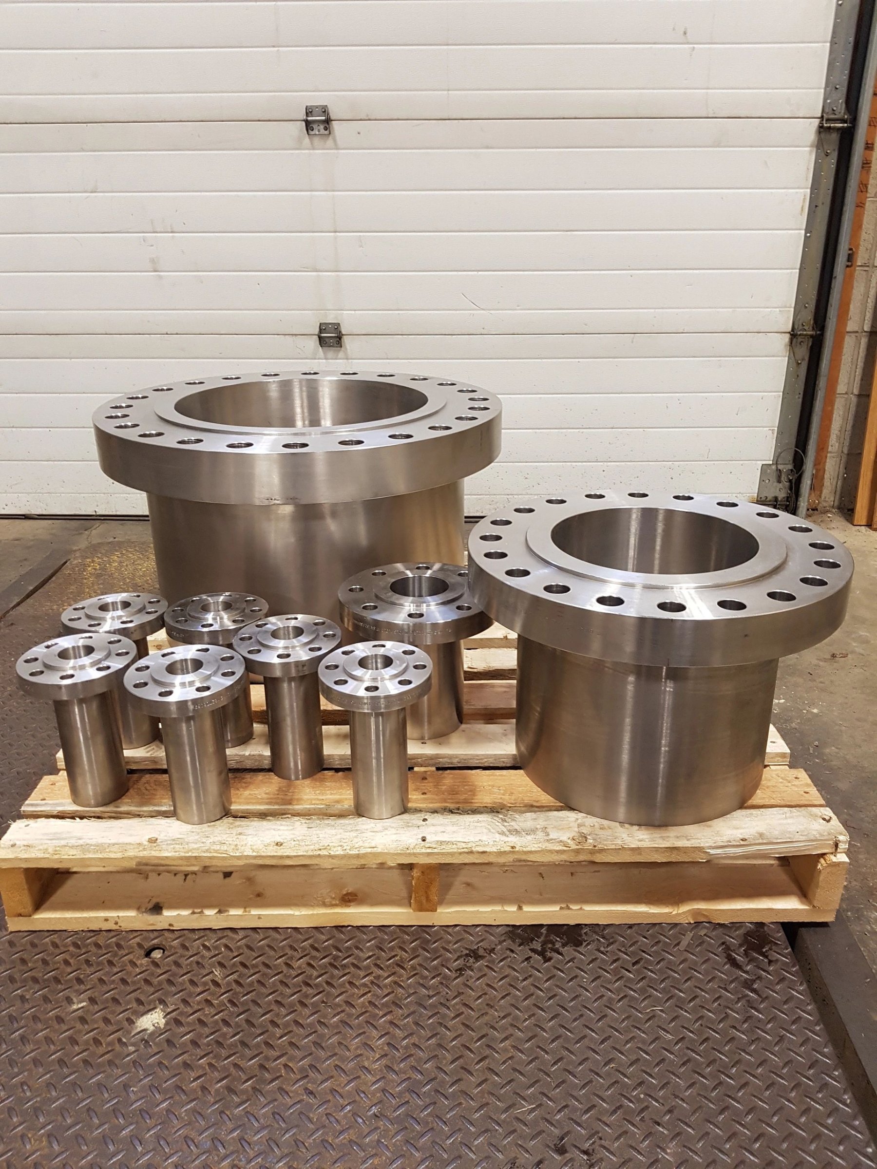 Large flange and forged nozzles on a pallet